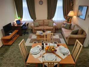 ベーシック ダブルルーム ガーデンビュー | セーフティボックス (室内)、デスク、防音設備、アイロン / アイロン台