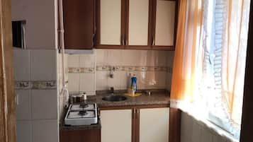 Standard-herbergi | Einkaeldhús | Ísskápur, eldavélarhellur, rafmagnsketill, pottar/pönnur/diskar/hnífapör