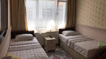 Standard-herbergi fyrir þrjá | Skrifborð, hljóðeinangrun, ókeypis þráðlaus nettenging