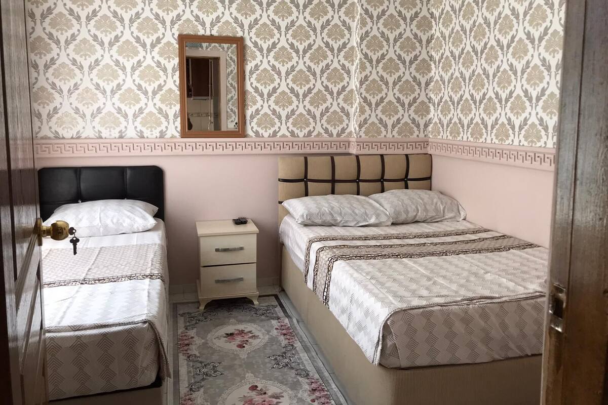 Chambre Standard avec lits jumeaux | Bureau, système d’insonorisation, accès au Wi-Fi (inclus)