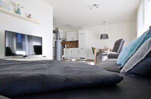 Apartment, 2 Bedrooms, Non Smoking | 2 sovrum, allergitestade sängkläder och individuell inredning