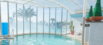 โรงแรมเดอกาสตีโญน วิลเลจ อิสเชีย