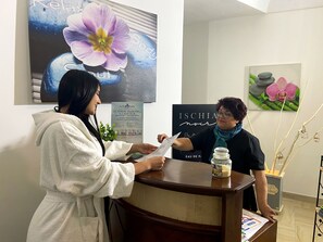 ห้องทรีทเมนท์สำหรับคู่รัก, ทรีทเมนท์ดูแลผิว, วารีบำบัด