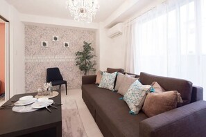 Living room - Hatch NAGAHORI 402 (Osaka)