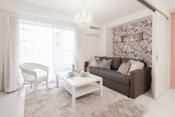 Apartment | Living room | Flat-screen TV
