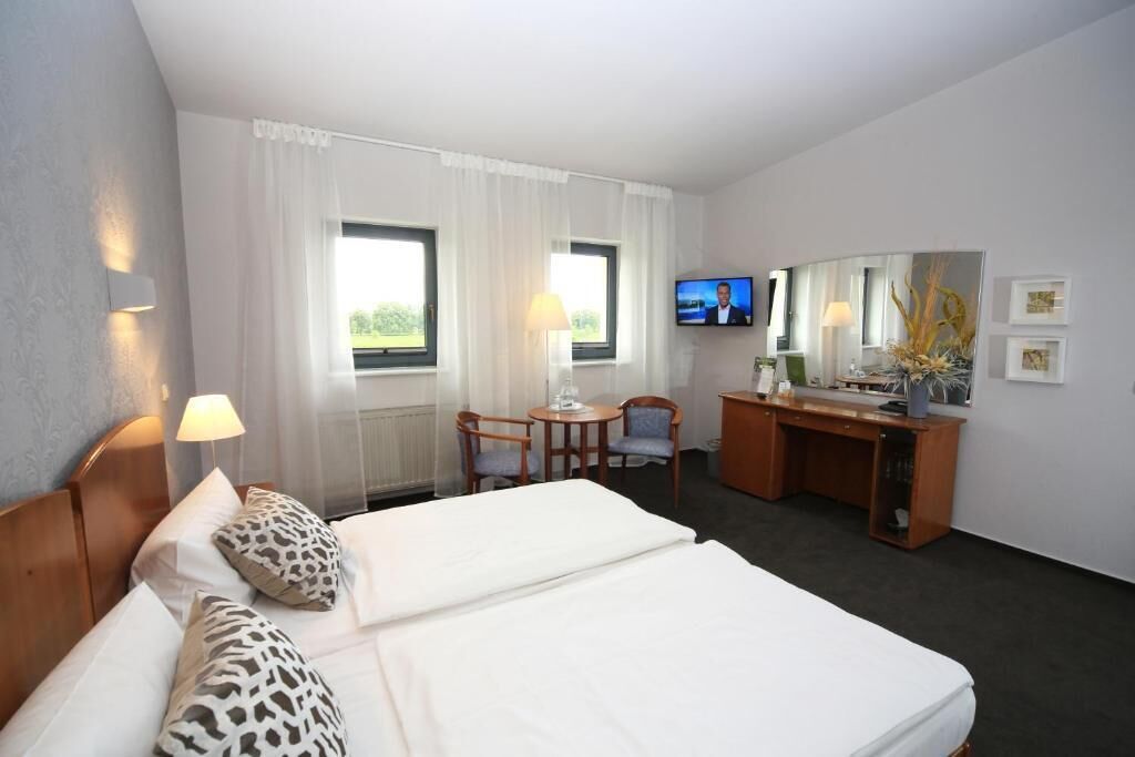 Desk, blackout drapes, WiFi, bed sheets