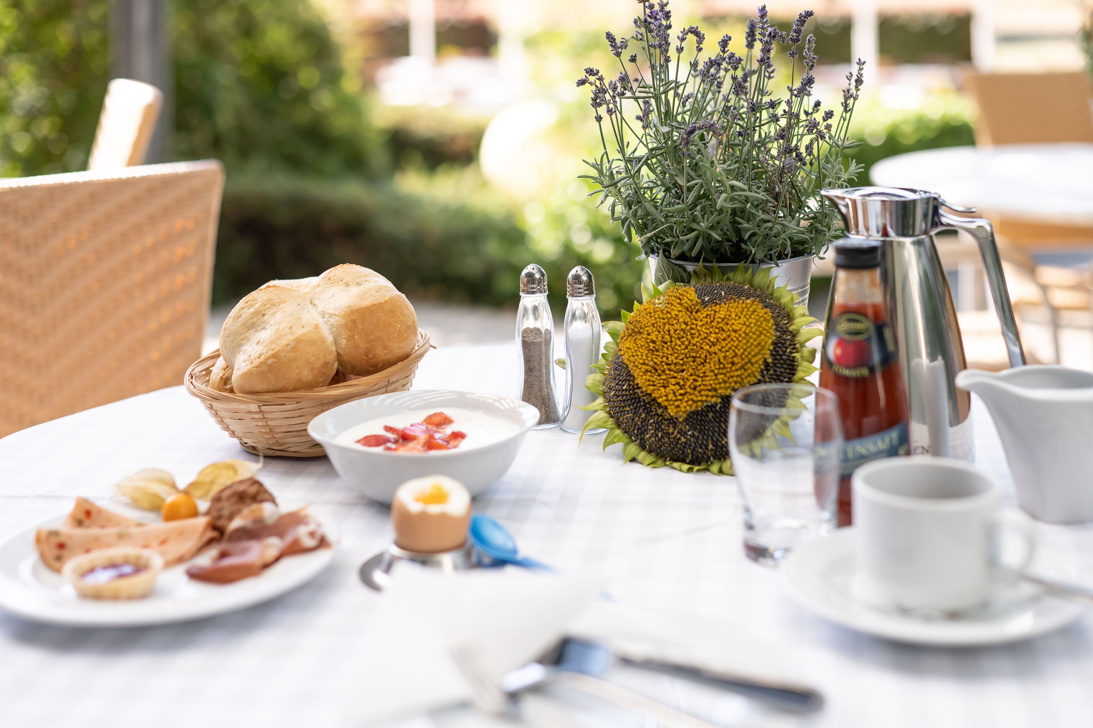 Daily buffet breakfast (EUR 9 per person)