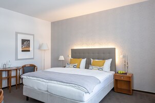 Quarto casal, 1 cama King, para não fumantes | Escrivaninha, cortinas blackout, Wi-Fi (sobretaxa), roupa de cama