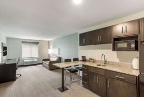 Premium bedding, desk, laptop workspace, blackout drapes - MainStay Suites Logan Ohio-Hocking Hills (Logan)