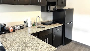 高級寢具、書桌、手提電腦工作空間、遮光窗簾/窗簾
