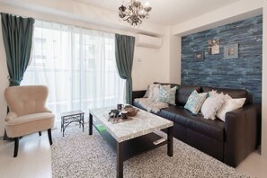 Living room - Hatch NAGAHORI 601 (Osaka)