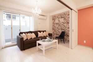 Apartment | Living area | Flat-screen TV