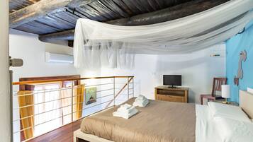 Quarto quádruplo | Escrivaninha, ferros/tábuas de passar roupa, Wi-Fi de cortesia