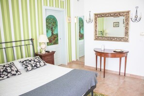 Premium bedding, minibar, free WiFi, bed sheets