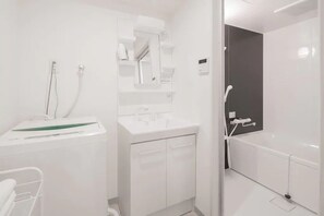 Appartamento | Bagno | Vasca e doccia separate, set di cortesia gratuito, asciugacapelli