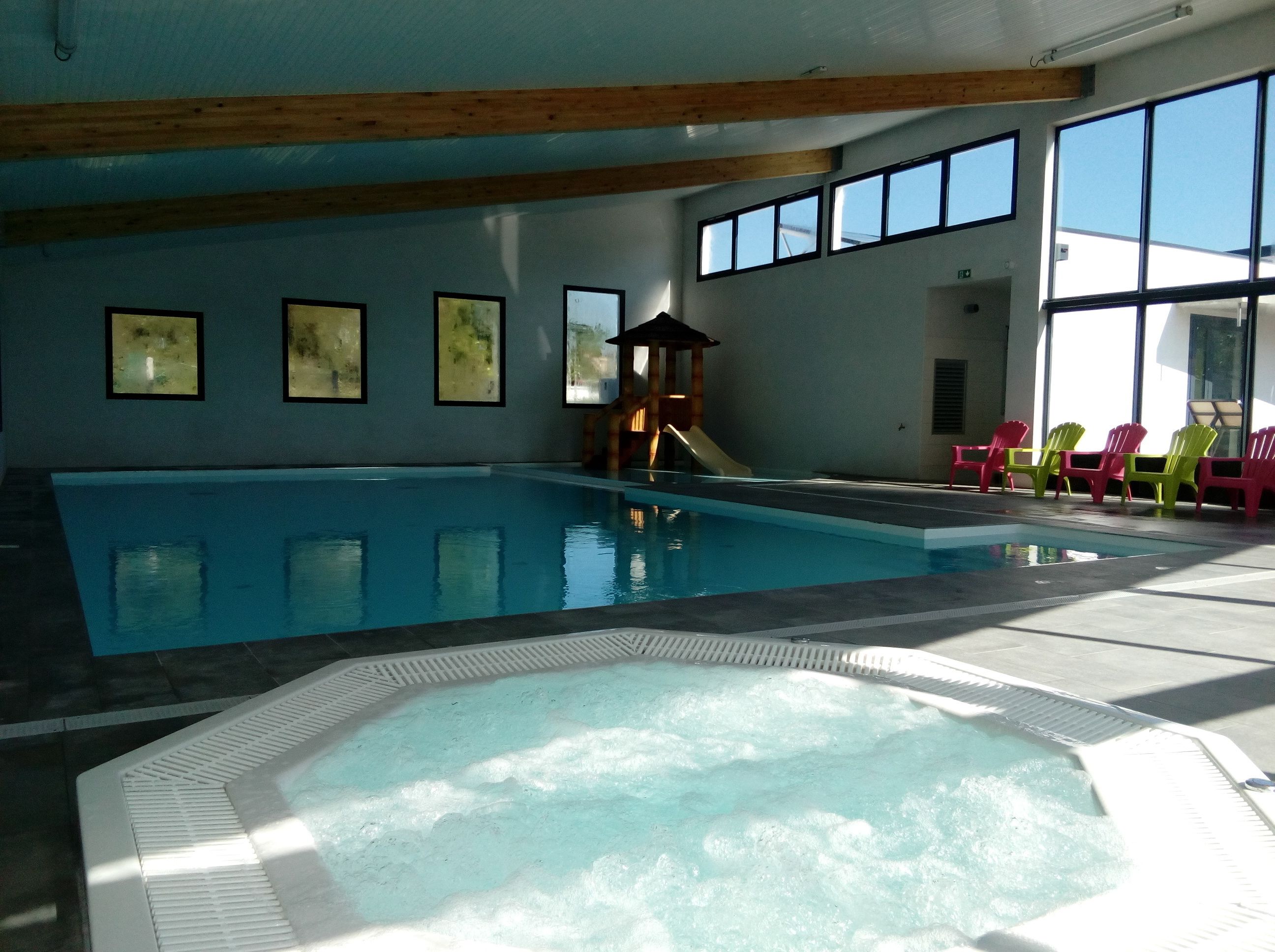 Indoor spa tub