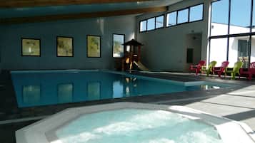 Indoor spa tub