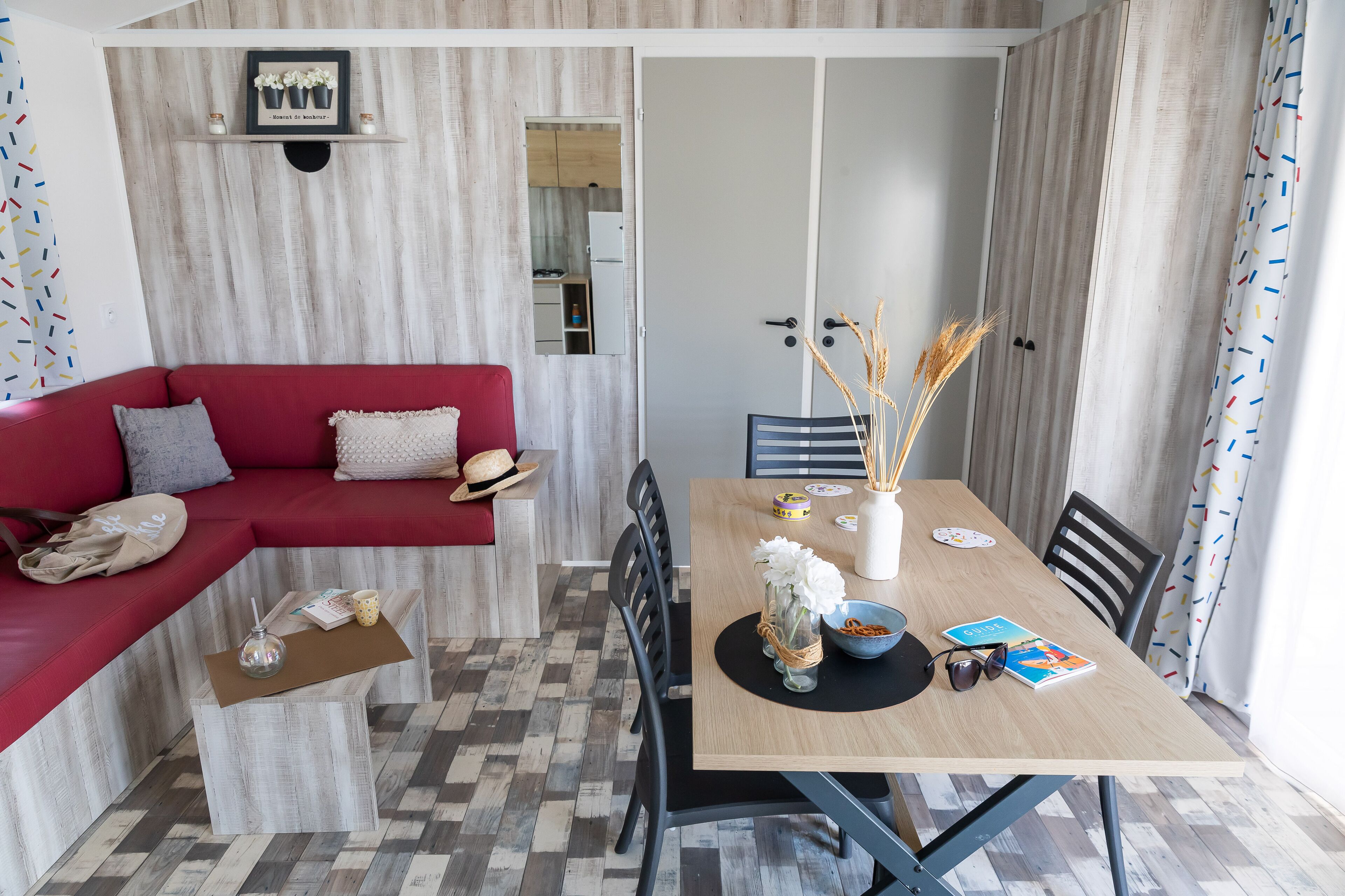 Mobile Home, 2 Bedrooms (30m²) | Living area | Flat-screen TV