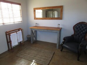 Family Apartment (8 Guest) | Bathroom | Free toiletries, towels - Rogge Cloof (Karoo Hoogland)