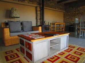 Comfort Cottage | Private kitchenette | Full-size fridge, oven, stovetop, electric kettle - Rogge Cloof (Karoo Hoogland)