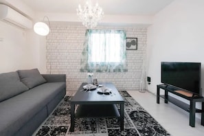 Apartment | Living room | Flat-screen TV