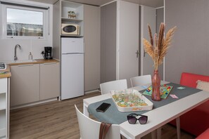 Mobile Home, 3 Bedrooms | Private kitchen - Camping La Prairie (Saint-Jean-de-Monts)