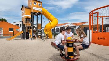 Außen-Kinderspielplatz