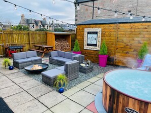 BBQ/picnic area - Lairds Lodge (Inverness)