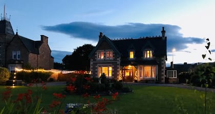 Lairds Lodge