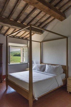 Apartamento, 3 habitaciones | Ropa de cama