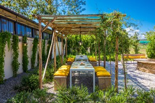 Breakfast and dinner served, vegetarian cuisine