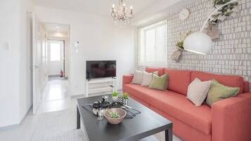 Apartment | Living room | Flat-screen TV