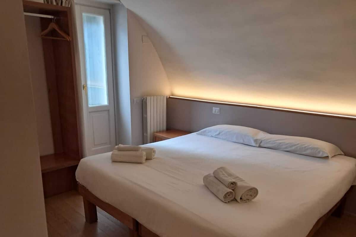 Standard Double Room | Blackout curtains, soundproofing, free WiFi, bed sheets