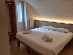 标准双人房 | 遮光窗帘、隔音、免费 WiFi、床单