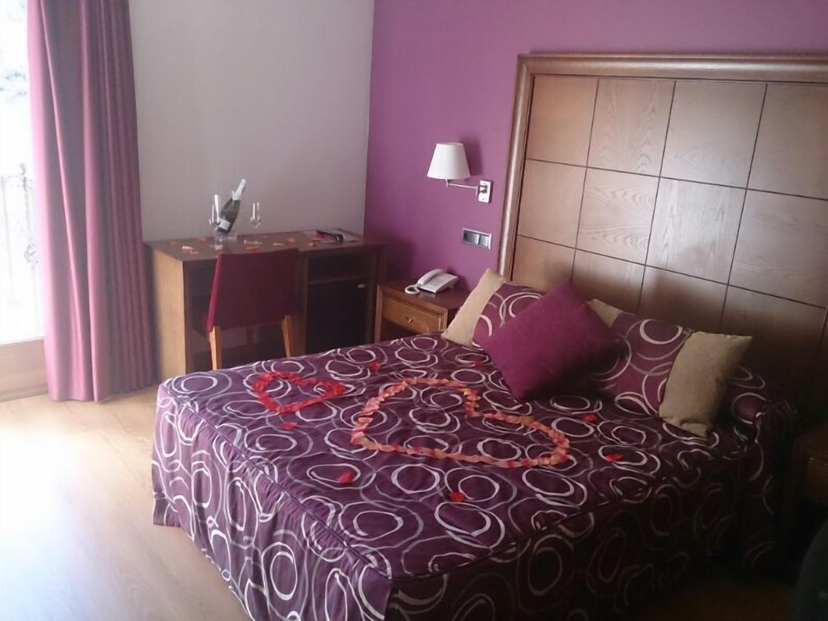 Minibar, blackout drapes, WiFi (free), bed sheets