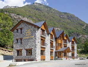 Front of property - Hotel Casa Chuldian (Sahun)