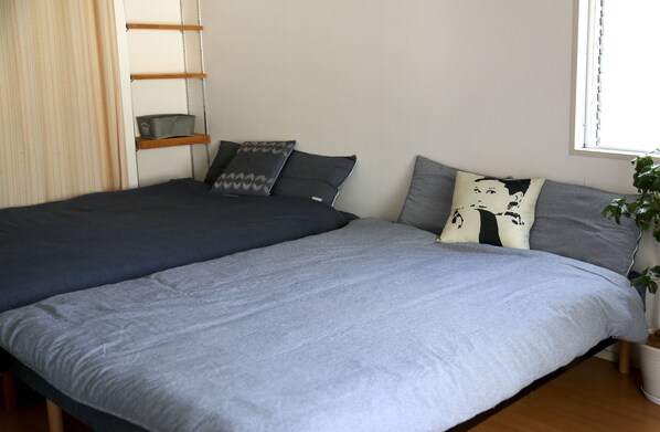 Apartment | Desk, free WiFi, bed sheets