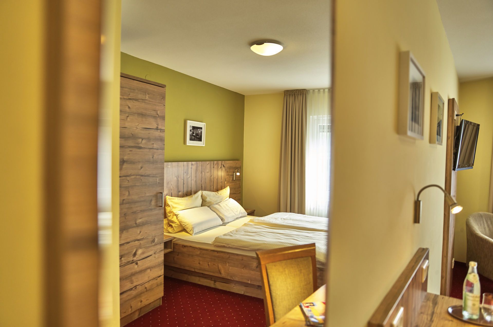 double room (small) | desk, laptop workspace, blackout curtains, free wifi