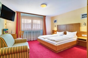 Desk, laptop workspace, blackout drapes, free WiFi - Hotel Zum Blauen Hecht (Kipfenberg)