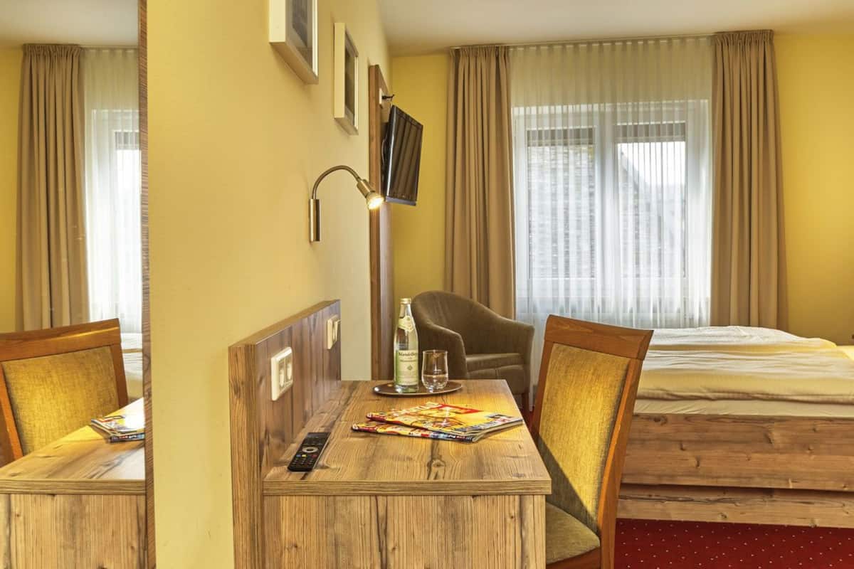 double room (small) | desk, laptop workspace, blackout curtains, free wifi