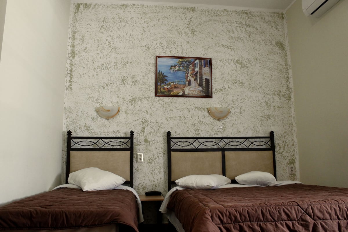 Triple Room | Kalis bunyi, seterika/papan seterika, Wi-fi percuma, cadar katil