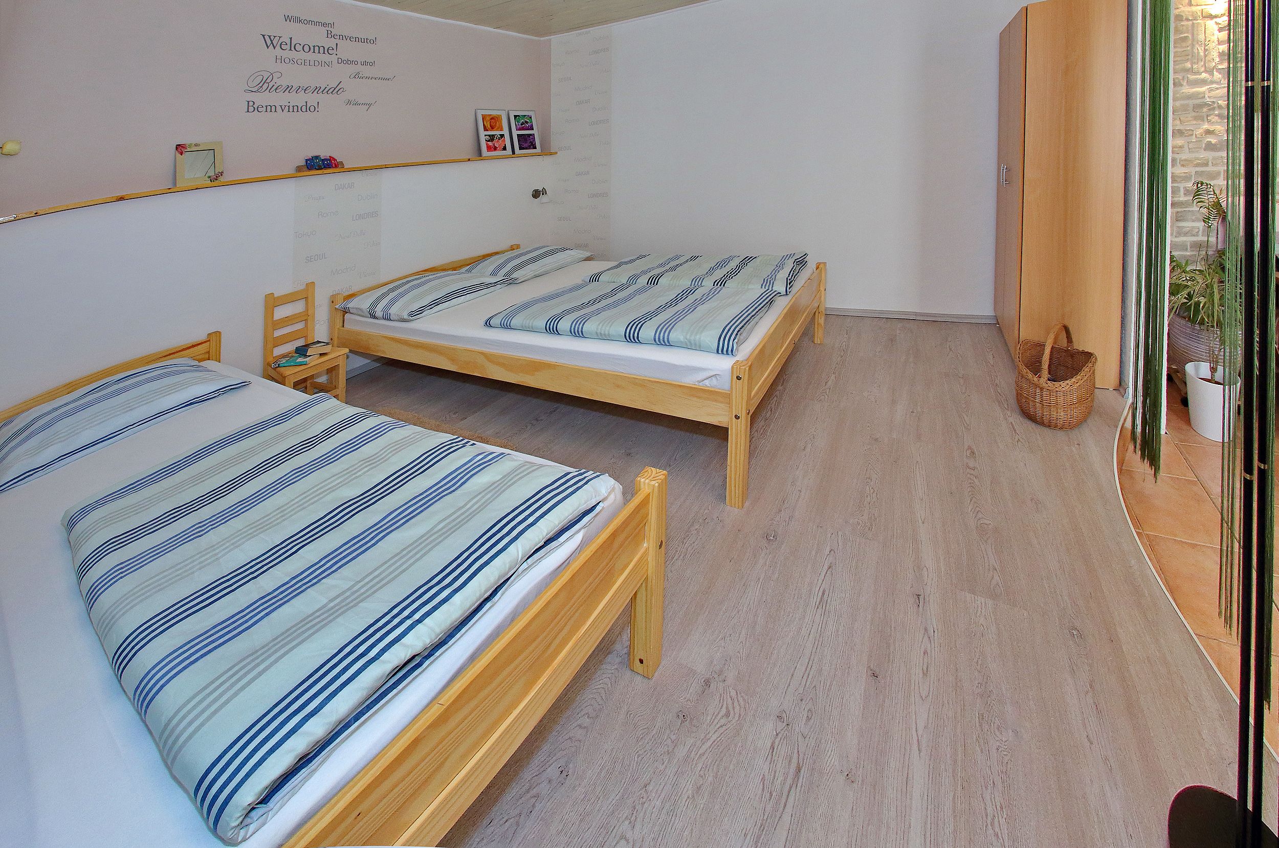 واي فاي مجانًا وملاءات أسرّة