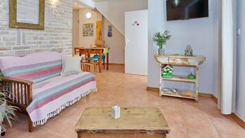 Standard Studio | Living area | TV