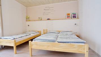 Standard Studio | Free WiFi, bed sheets