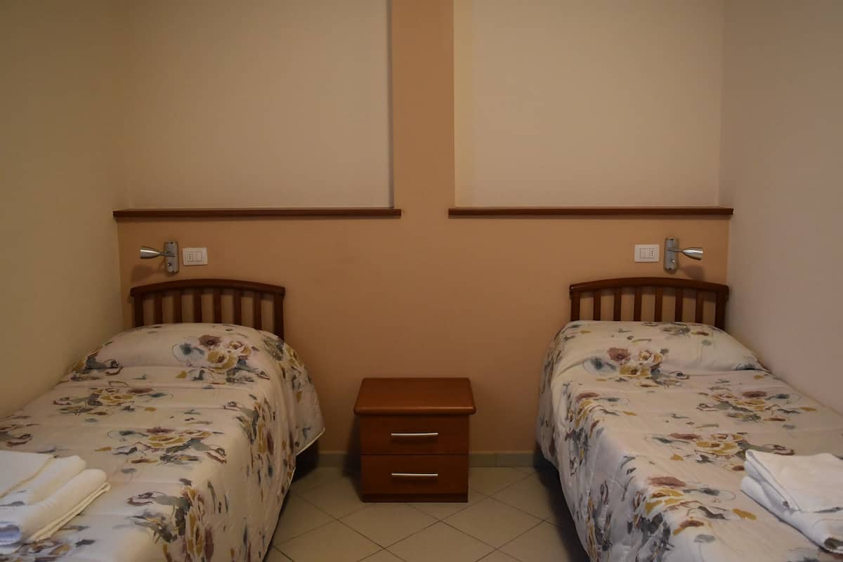 1 bedroom, in-room safe, desk, laptop workspace