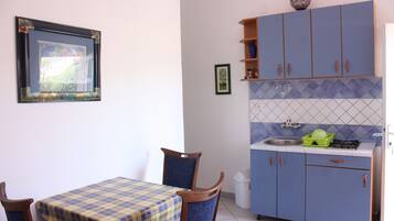 Apartment, 1 Bedroom (A2+1 Blue) | In-room dining