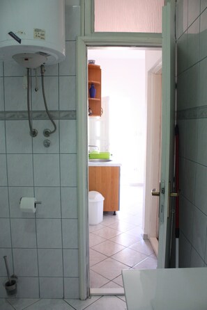 Appartement, 1 chambre (A2+1 Blue) | Salle de bain | Douche, serviettes fournies
