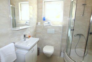Apartment, 2 Bedrooms (6 - B4) | Bathroom