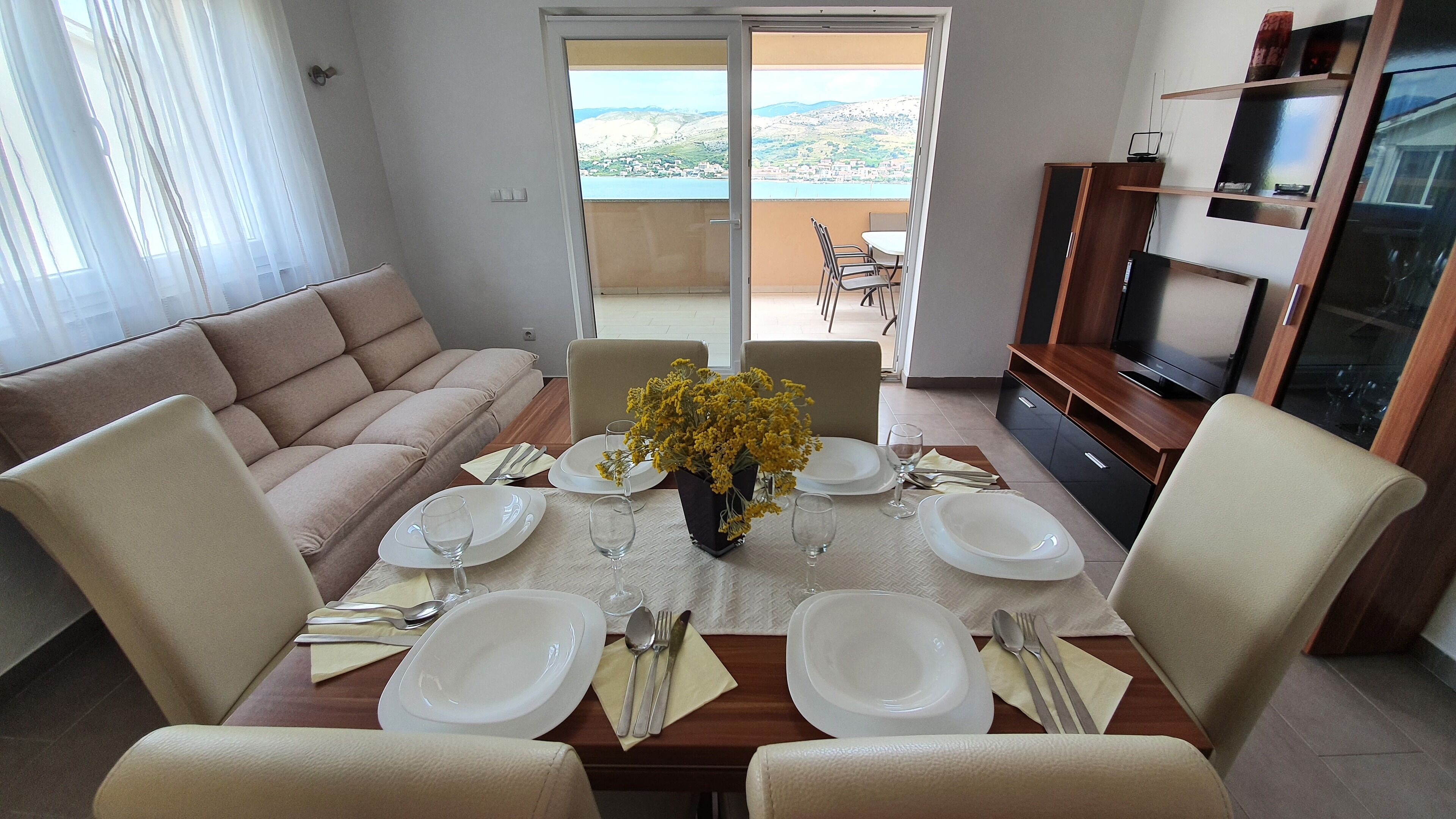 公寓, 2 间卧室 (4 - B4) | 起居区 | 平板电视