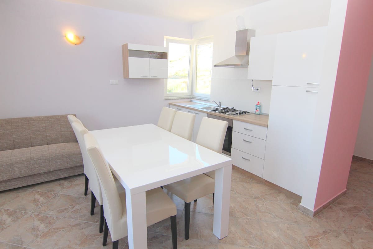 A4; 2 bedrooms & 2 bathrooms apartment | 客房内用餐